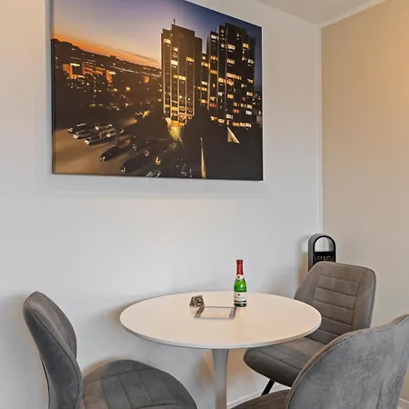 Apartment Fuer 2 - Wlan - Parkplatz - Homeoffice Kaiserslautern