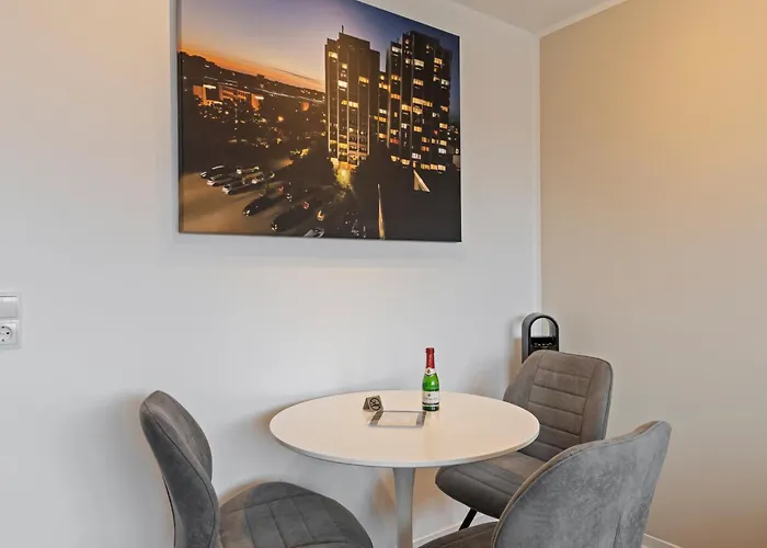 公寓 Fuer 2 - Wlan - Parkplatz - Homeoffice 凯撒斯劳滕